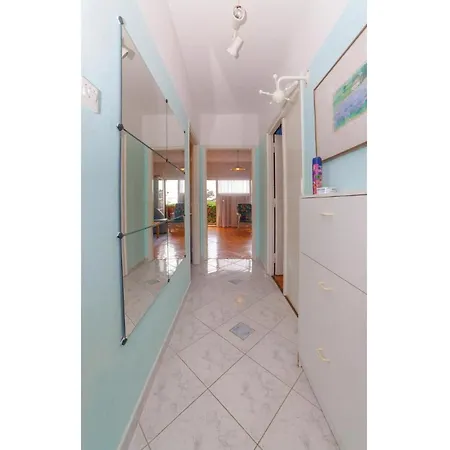1 Bedroom Cozy In *