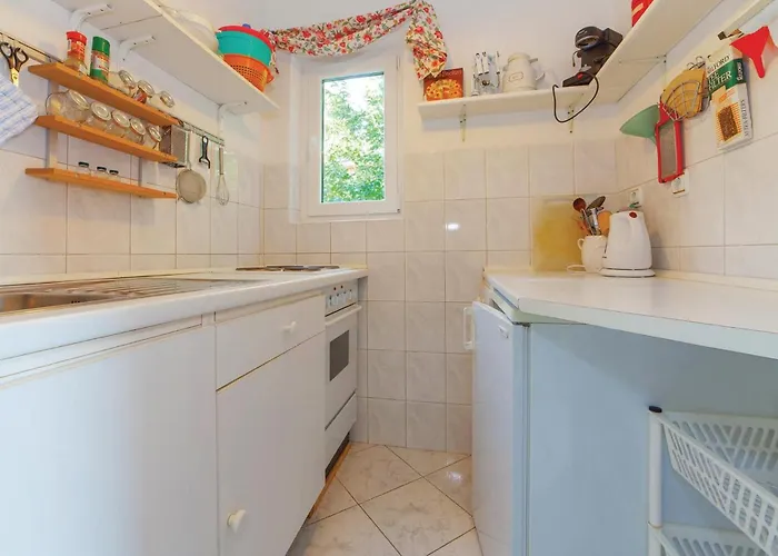 1 Bedroom Cozy In Apartment