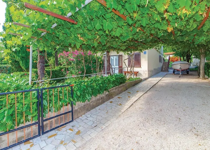 1 Bedroom Cozy In Apartment Kraljevica