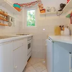 1 Bedroom Cozy In Appartement
