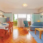 1 Bedroom Cozy In Appartement *