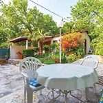 1 Bedroom Cozy In