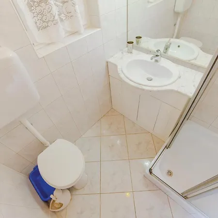 1 Bedroom Cozy In Apartman Kraljevica